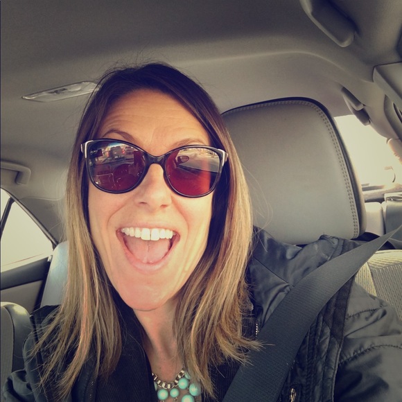 Meet your Posher, Shannon - Picture 1 of 1